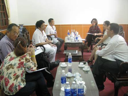 Đoàn Chuyên gia Tổ chức Y tế thế giới (WHO) và Chương trình chống lao Quốc gia thăm và làm việc tại Bệnh viện